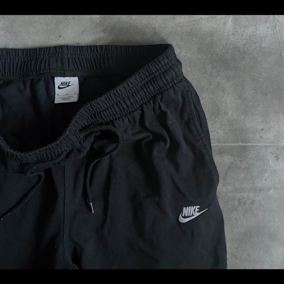 Nike Men’s Black Tracksuit Set - Picture 2 of 3